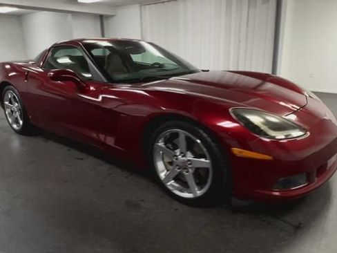 Used 2007 Chevrolet Corvette Coupe w/ Preferred Equipment Group RWD image 2