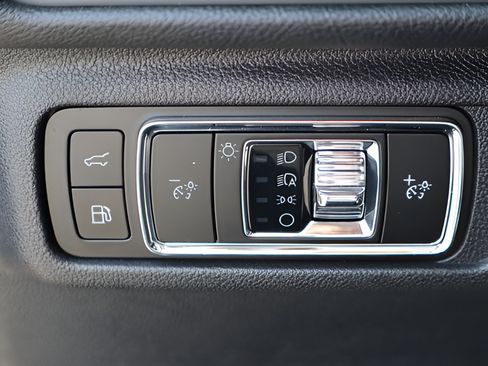 Used 2025 Lincoln Corsair Grand Touring w/ Equipment Group 301A AWD/4WD image 19