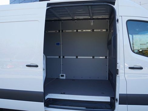 New 2024 Mercedes-Benz eSprinter 170 Cargo image 8