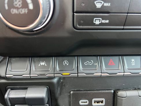 Used 2024 Chevrolet Silverado 1500 Custom image 11