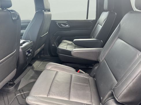 Used 2022 Chevrolet Suburban LT AWD/4WD image 17