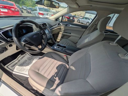 Used 2019 Ford Fusion SE FWD image 19