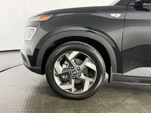 Used 2024 Hyundai Venue SEL image 7