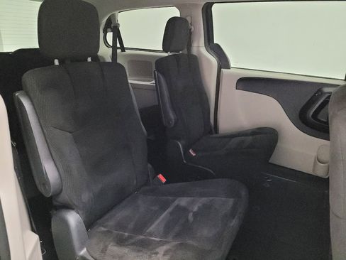 Used 2016 Dodge Grand Caravan SXT w/ Rear Park Assist Package FWD image 19