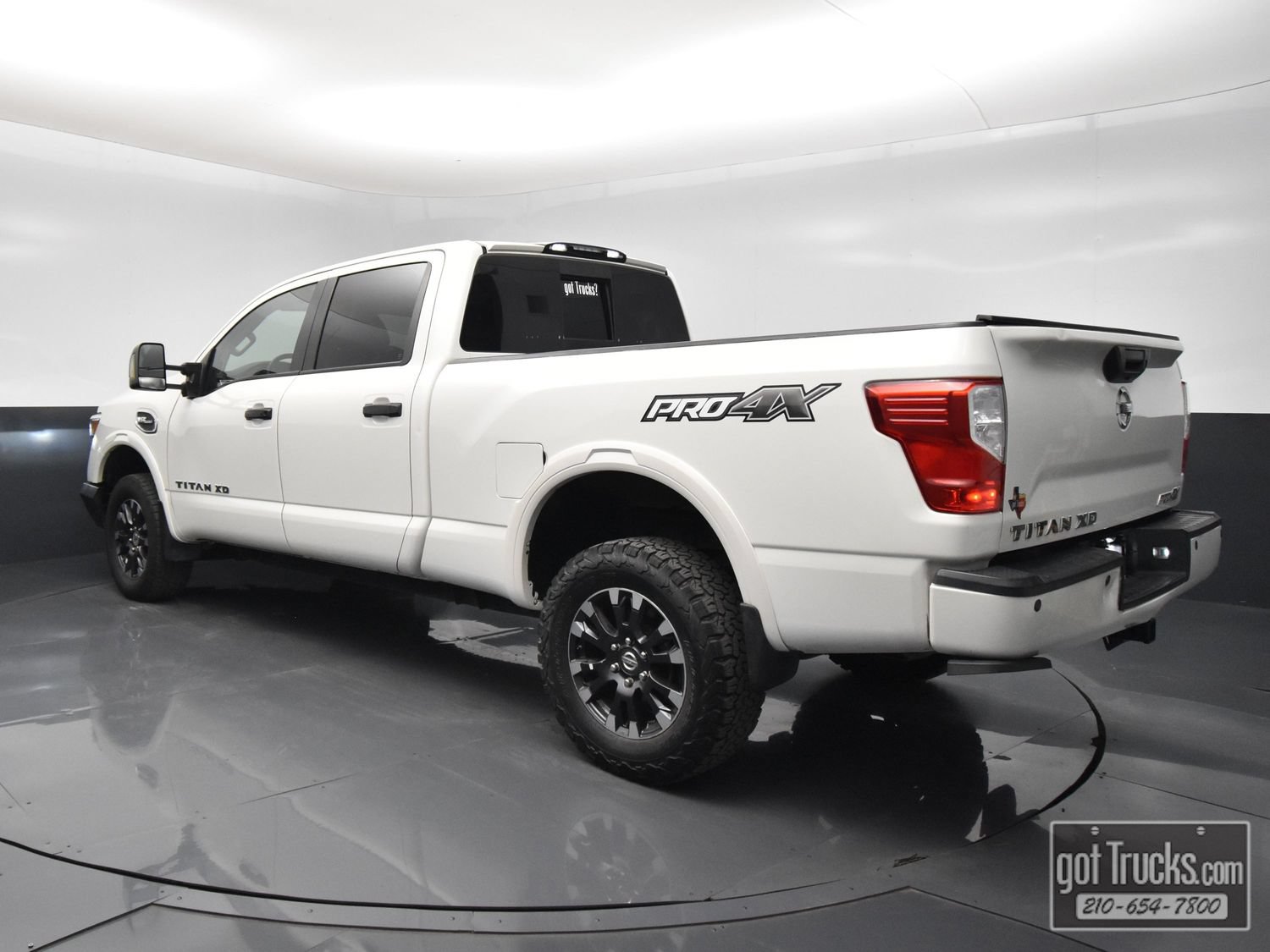 Used 2018 Nissan Titan PRO-4X w/ Pro-4x Utility Package AWD/4WD image 5