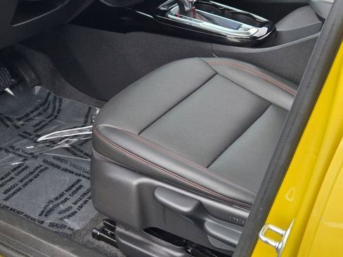 Used 2024 Chevrolet Trax RS w/ Sunroof Package image 22