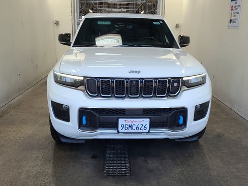 Used 2023 Jeep Grand Cherokee Overland w/ Advanced Protech Group III AWD/4WD image 3