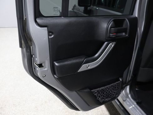 Used 2014 Jeep Wrangler Unlimited Rubicon w/ Connectivity Group image 17