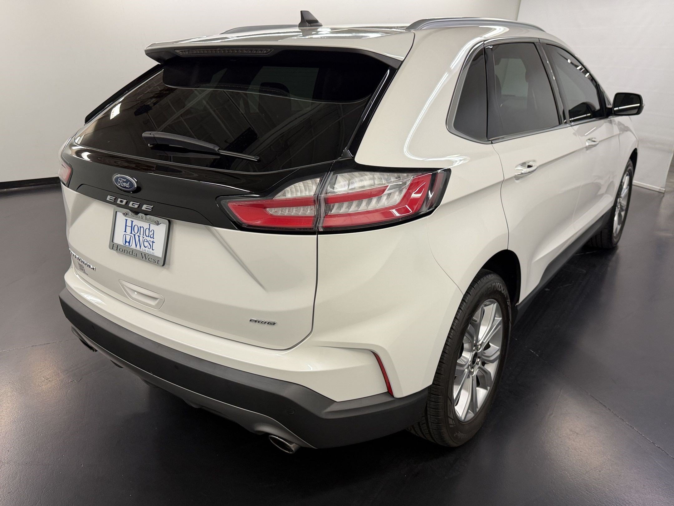 Used 2024 Ford Edge Titanium AWD/4WD image 9