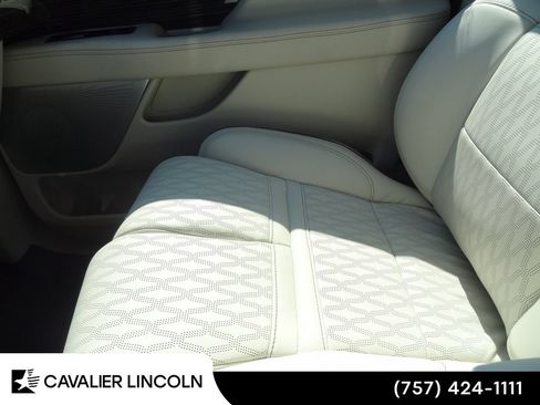 Used 2023 Lincoln Navigator Black Label AWD/4WD image 9