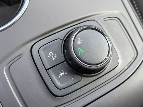 Used 2024 GMC Terrain SLE image 28