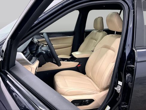 Used 2024 Jeep Grand Cherokee L Limited AWD/4WD image 8