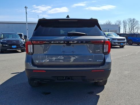 Certified 2025 Ford Explorer Active AWD/4WD image 5