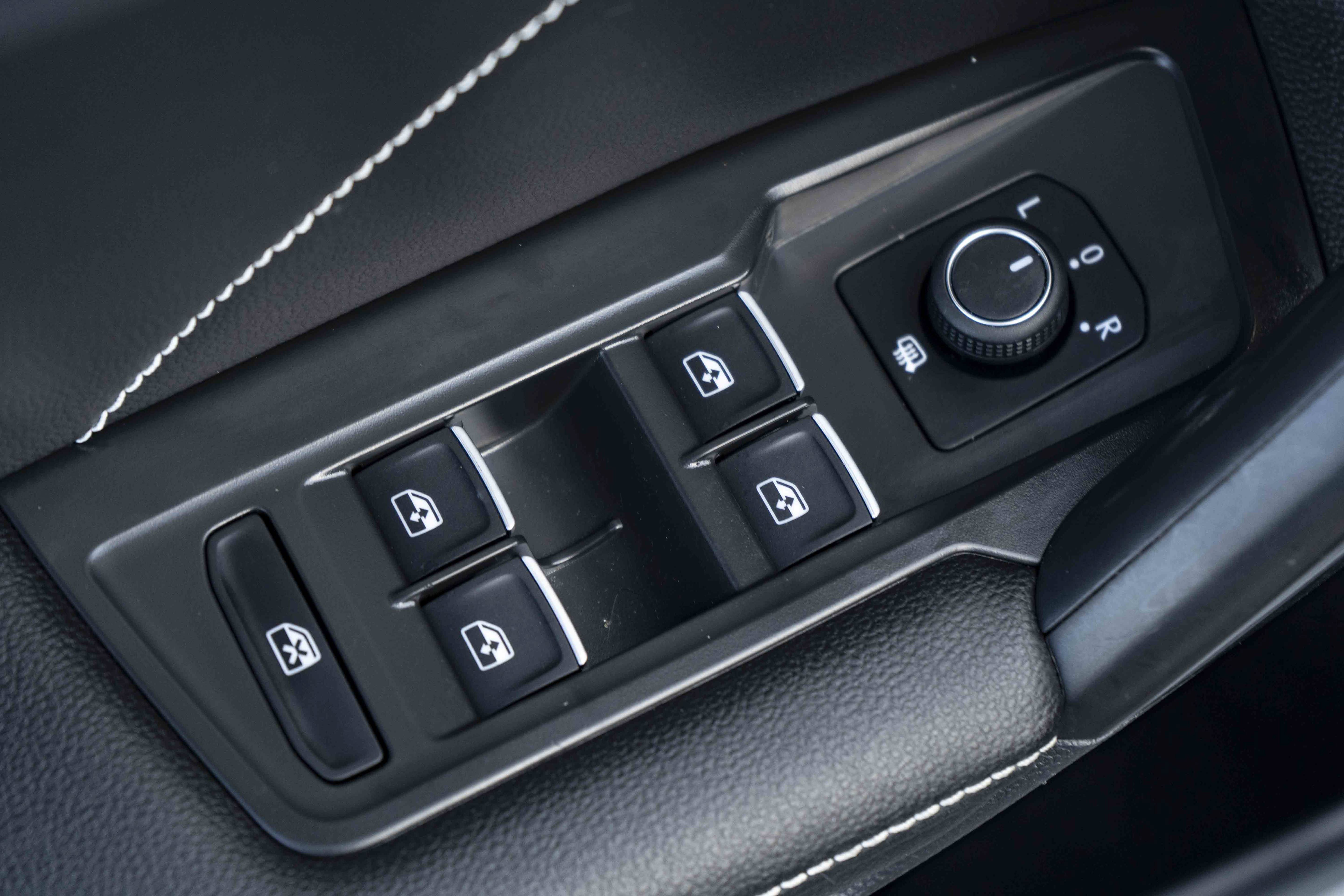 Certified 2024 Volkswagen Tiguan SE R-Line AWD/4WD image 36