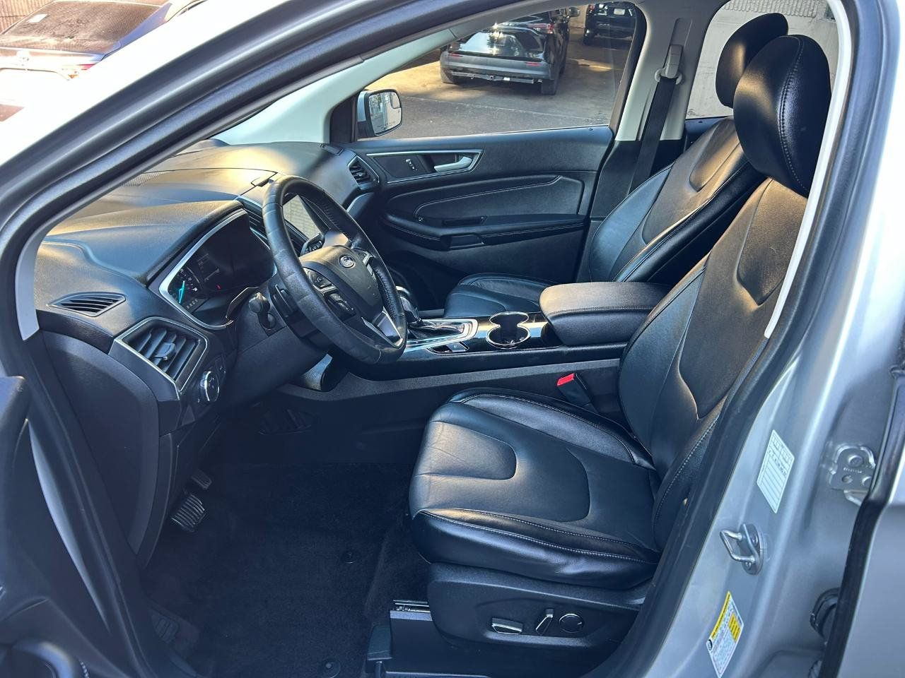 Used 2018 Ford Edge Titanium w/ Technology Package AWD/4WD image 10