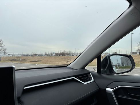 Used 2025 Toyota RAV4 LE image 34