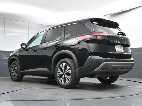 Certified 2022 Nissan Rogue SV image 28