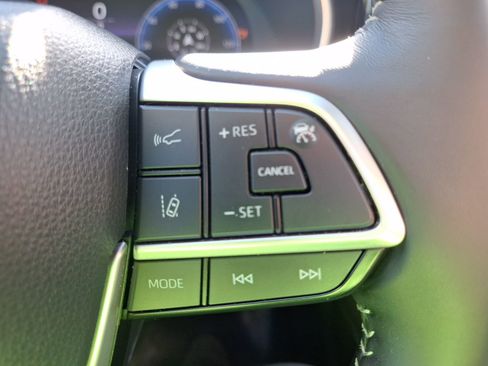 Used 2025 Toyota Highlander Limited image 21