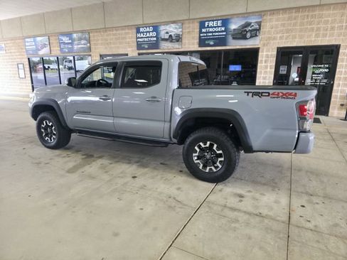 Used 2020 Toyota Tacoma TRD Off-Road w/ TRD Premium Off Road Package image 7