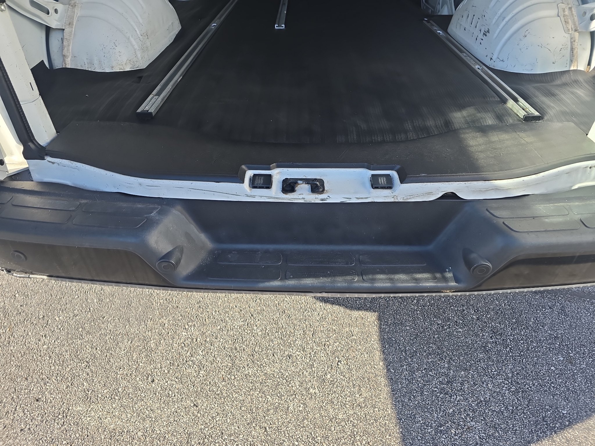 Used 2017 Chevrolet Express 2500 RWD image 10