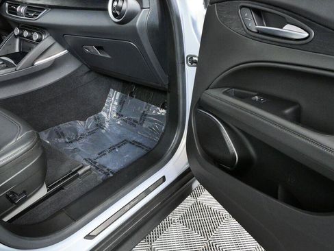 Used 2023 Alfa Romeo Stelvio Sprint RWD image 8