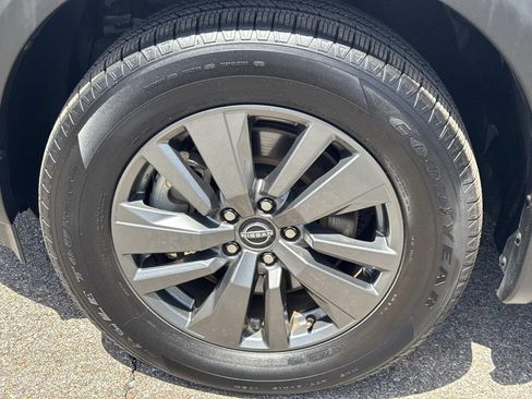 Used 2025 Nissan Pathfinder SV FWD image 4
