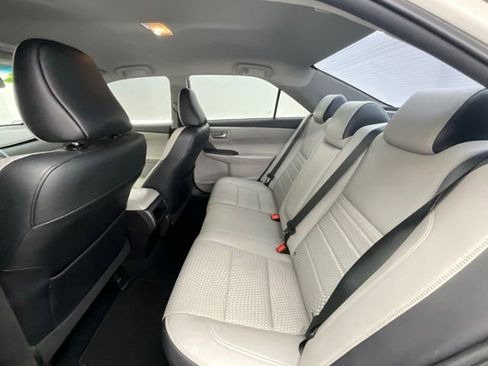 Used 2015 Toyota Camry SE FWD image 9