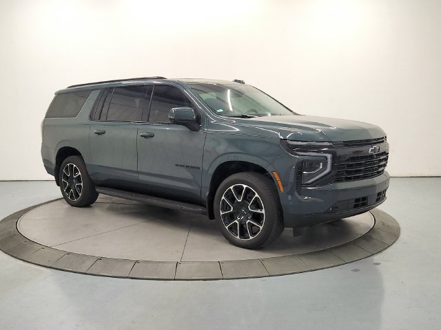 Used 2026 Chevrolet Suburban RST w/ Comfort Package AWD/4WD image 4
