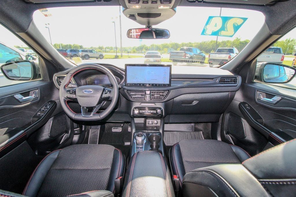 Used 2024 Ford Escape ST-Line w/ Tech Pack #1 AWD/4WD image 10