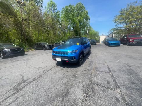 Used 2025 Chevrolet Trax LT image 9