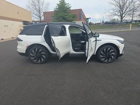 New 2026 Lincoln Nautilus Reserve w/ Jet Appearance Package image 10