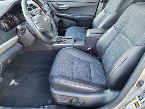 Used 2015 Toyota Camry SE image 24
