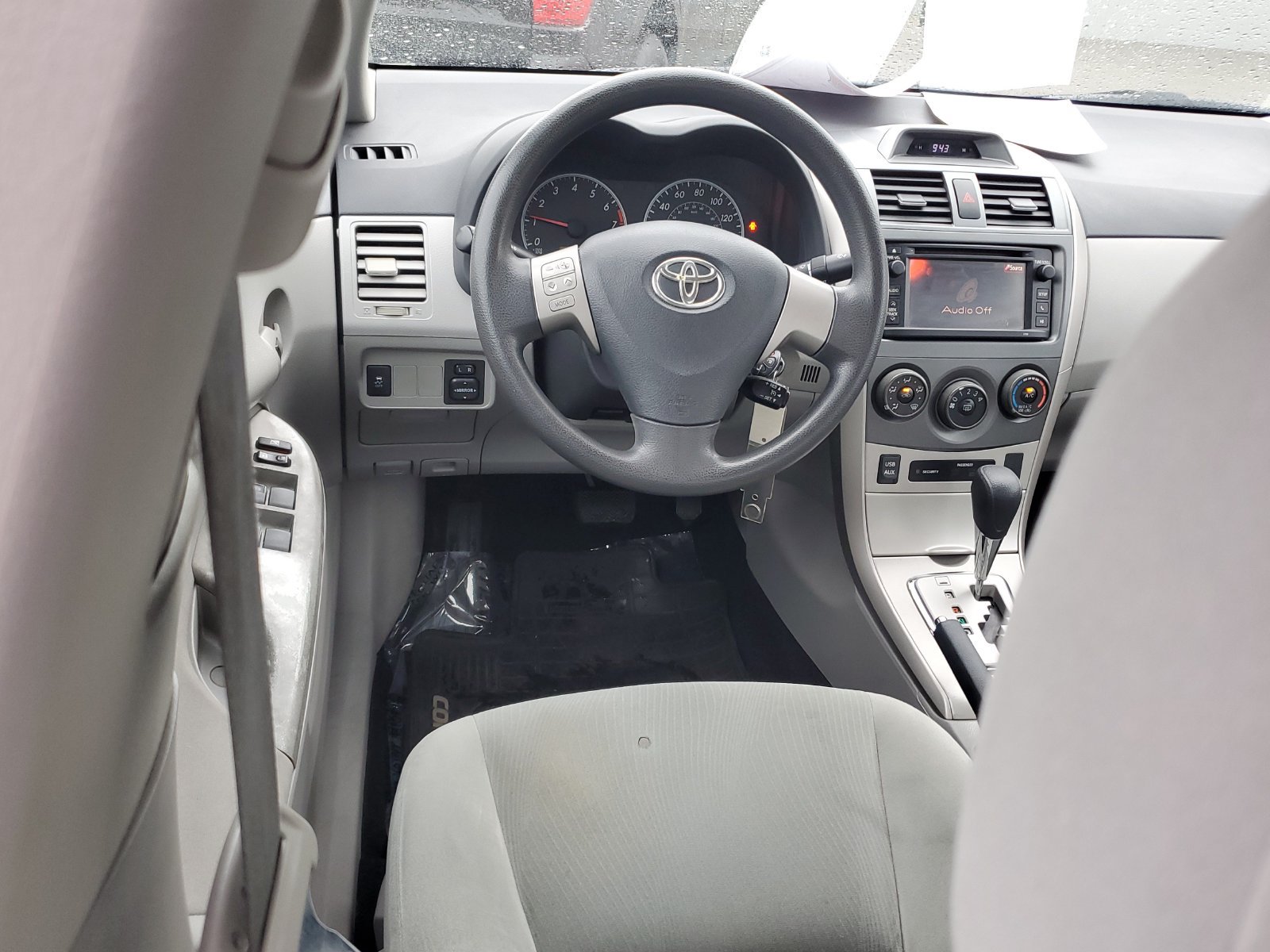 Used 2013 Toyota Corolla LE FWD image 10