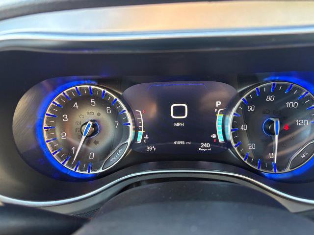 Used 2025 Chrysler Pacifica Limited FWD image 19