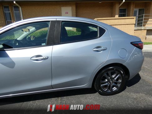 Used 2019 Toyota Yaris LE FWD image 12