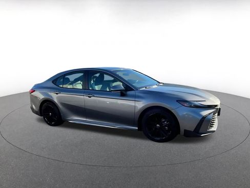 Used 2025 Toyota Camry LE image 2