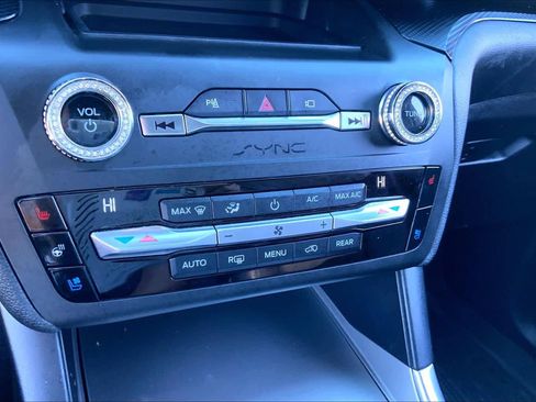 Used 2020 Ford Explorer ST image 32