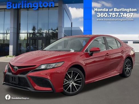 Used 2024 Toyota Camry SE image 1