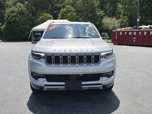 Used 2024 Jeep Wagoneer Series II w/ Flexible Seating Group AWD/4WD image 2