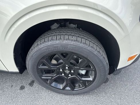 New 2025 Ford Maverick Lariat w/ Black Appearance Package image 10