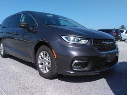Used 2023 Chrysler Pacifica Touring-L