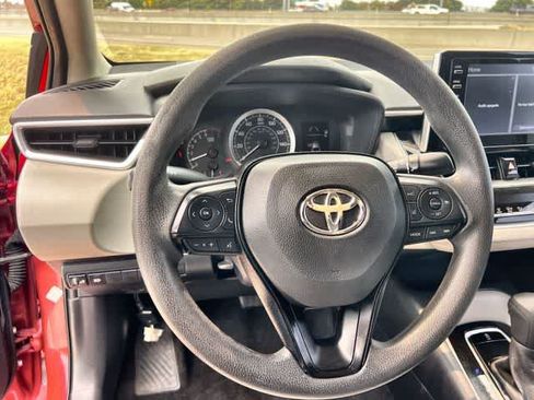 Used 2020 Toyota Corolla LE FWD image 17