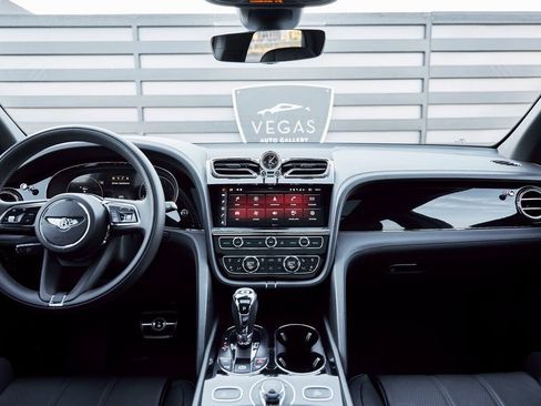 Used 2022 Bentley Bentayga image 49