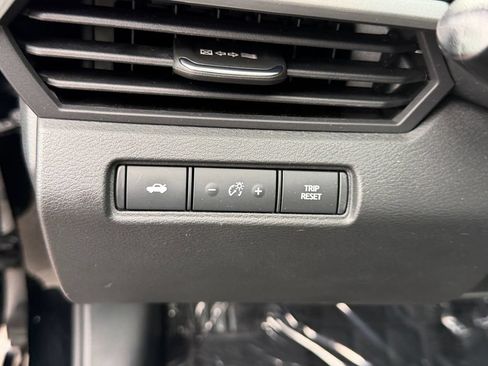 Used 2024 Nissan Altima 2.5 SV FWD image 31
