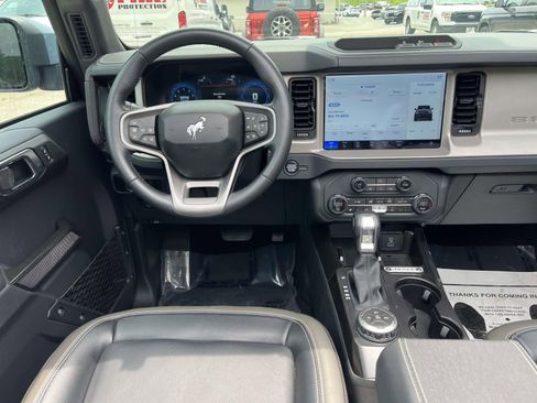 Used 2025 Ford Bronco Outer Banks AWD/4WD image 12