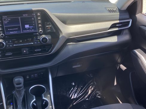 Used 2022 Toyota Highlander L AWD/4WD image 14