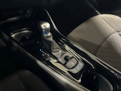 Used 2020 Toyota C-HR XLE FWD image 27