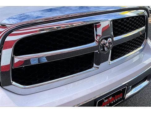 Used 2019 RAM 1500 Classic SLT w/ Luxury Group image 30