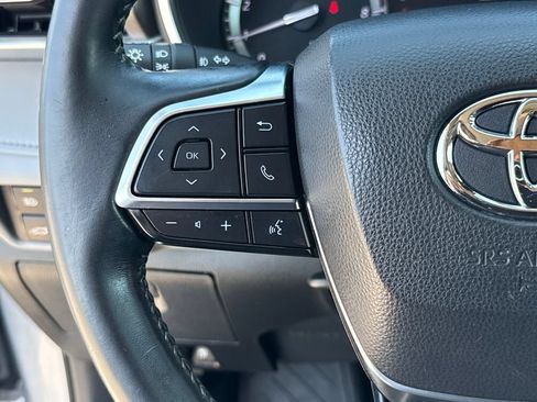 Used 2021 Toyota Highlander XLE FWD image 17
