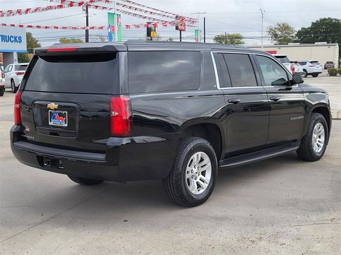 Used 2018 Chevrolet Suburban LT image 7